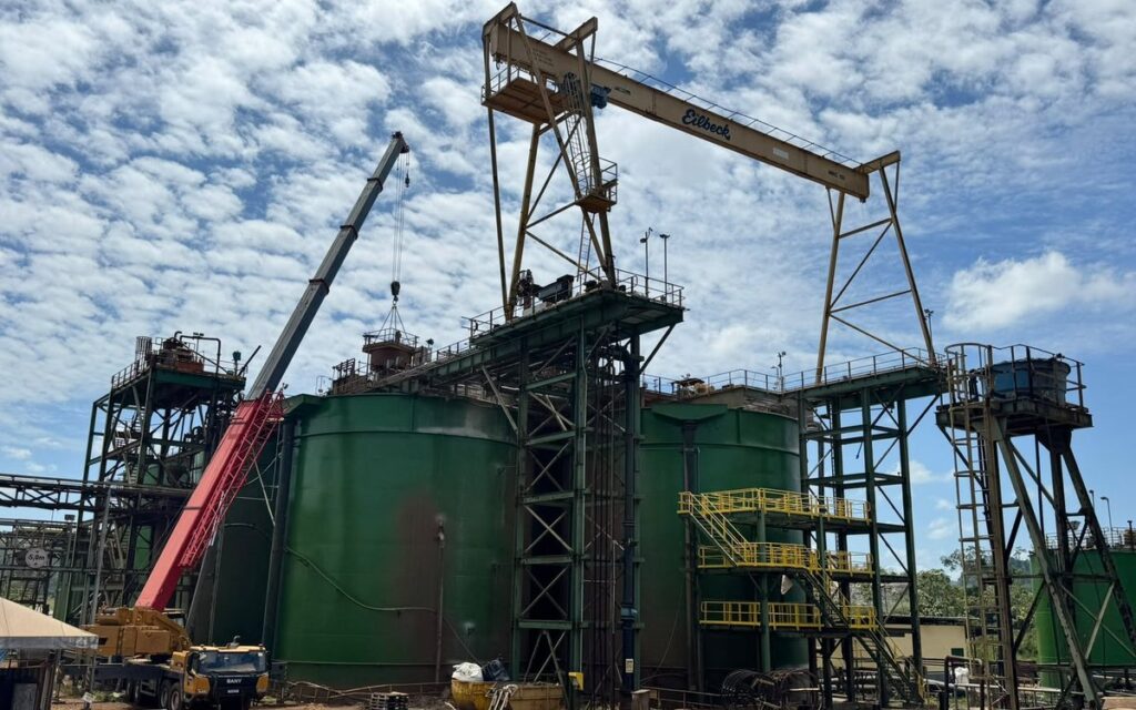Içamento junto aos tanques da Amapá Minerals